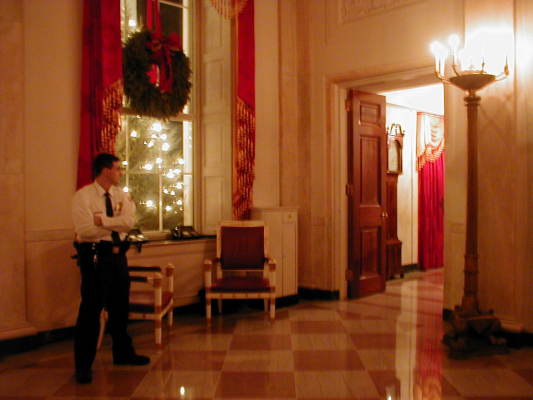 42guard_hallway